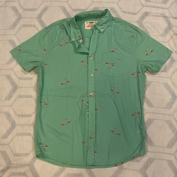 urban pipeline Other - Urban Pipeline Men’s Flamingo Detail Button-Down Collared Shirt sz Medium